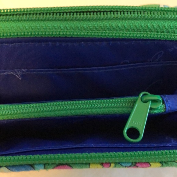 Vera Bradley cross body wallet with multiple compartments. OS - Picture 3 of 4